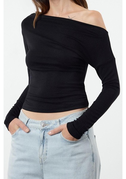 Kadın Kayık Yaka Düşük Kol Slim Kalıp Örme Siyah Düz Yumuşak Kumaşlı Fitted Vücuda Oturan Bluz fiyatları