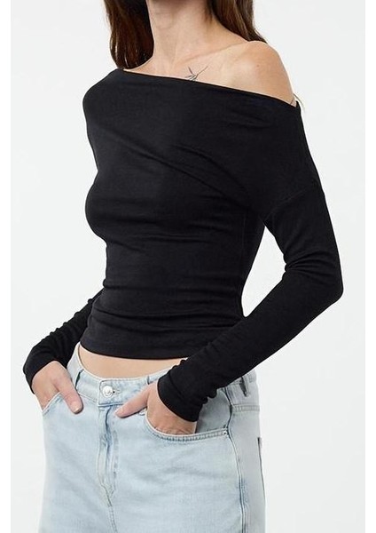 Kadın Kayık Yaka Düşük Kol Slim Kalıp Örme Siyah Düz Yumuşak Kumaşlı Fitted Vücuda Oturan Bluz modelleri