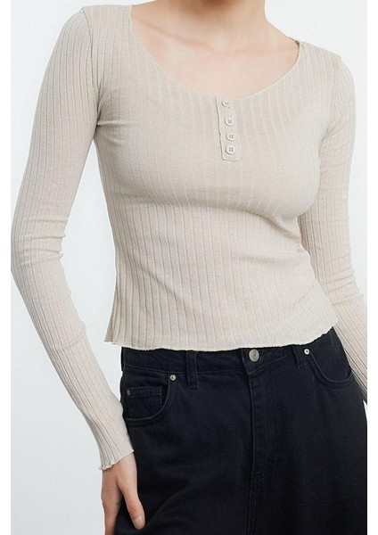 Stil Kadın Düğme Detaylı Vücuda Oturan Bluz Regular Örme Slim Kalıp modelleri