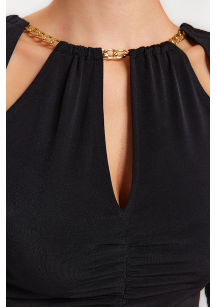 Kadın Moda Şık Regular Asimetrik Yaka Fitted Kalıp Örme Pencere Cut Out Detaylı Aksesuarlı Bluz indirimleri