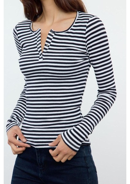 Stil Kadın Çıtçıtlı Fitted Vücuda Oturan Fitilli Esnek Bluz Regular Örme Slim Kalıp