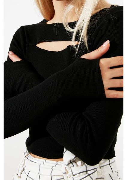 Kadın Crop Kayık Yaka Slim Kalıp Örme Fitilli Fitted Vücuda Oturan Pencere Cut Out Esnek Bluz fiyatları