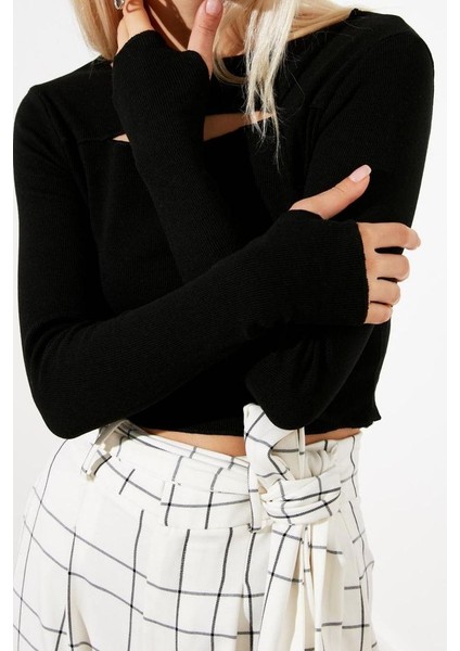 Kadın Crop Kayık Yaka Slim Kalıp Örme Fitilli Fitted Vücuda Oturan Pencere Cut Out Esnek Bluz modelleri