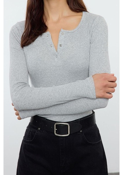 Stil Kadın Çıtçıtlı Fitted Vücuda Oturan Fitilli Esnek Bluz Regular Örme Slim Kalıp