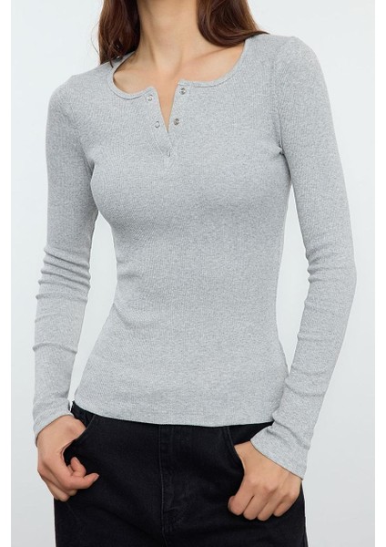 Stil Kadın Çıtçıtlı Fitted Vücuda Oturan Fitilli Esnek Bluz Regular Örme Slim Kalıp fiyatları