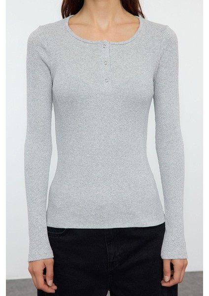 Stil Kadın Çıtçıtlı Fitted Vücuda Oturan Fitilli Esnek Bluz Regular Örme Slim Kalıp modelleri