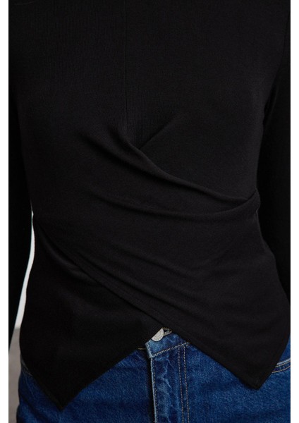 Kadın Regular Bisiklet Yaka Düşük Kol Slim Kalıp Örme Kruvaze Büzgü Drape Detaylı Vücuda Oturan Bluz