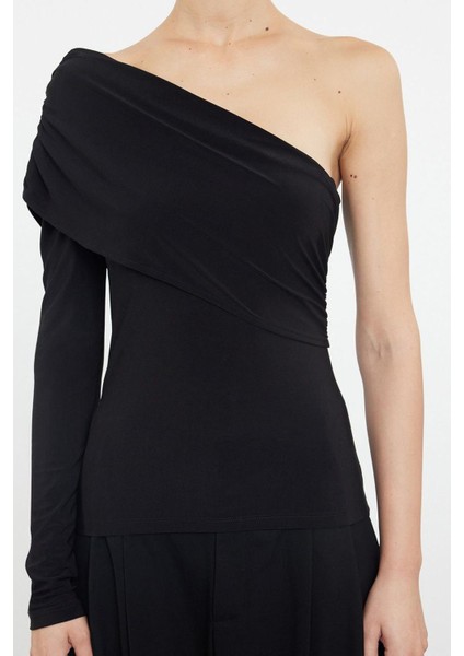 Kadın Crop Asimetrik Yaka Tek Kol Regular Kalıp Örme Drape Asimetrik Vücuda Oturan Normal Esnek Bluz