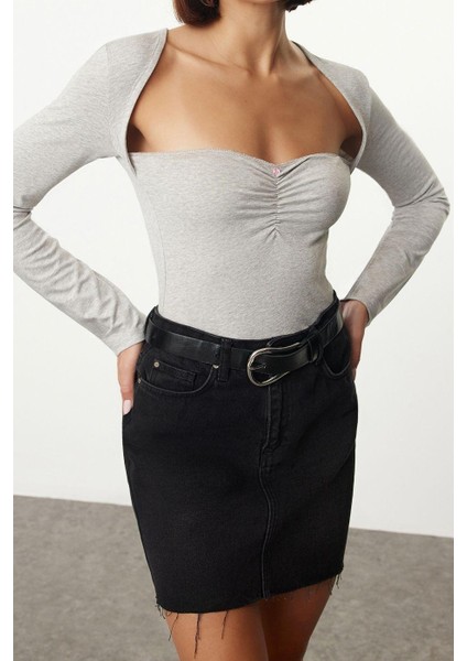 Kadın Moda Şık Regular Kalp Yaka Slim Kalıp Örme Büzgü ve Aksesuar Detaylı Dar Kalıp Boy Bluz modelleri