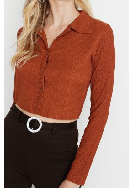 Stil Kadın Düğmeli Fitted Vücuda Oturan Polo Yaka Bürümcük Dokulu Bluz Crop Örme Slim Kalıp fırsatları