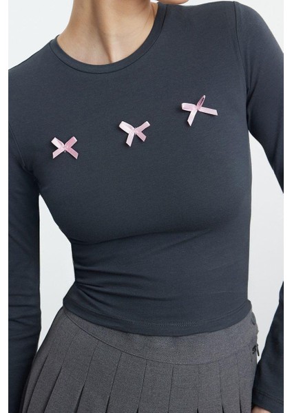 Stil Kadın Fiyonk Detaylı Kısa Vücuda Oturan Bluz Crop Örme Slim Kalıp fiyatları