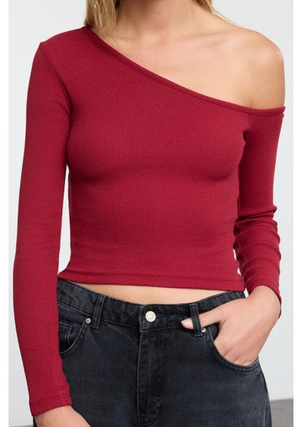 Stil Kadın Fitted Vücuda Oturan Omzu Açık Fitilli Bluz Crop Örme Slim Kalıp Düşük Kol modelleri