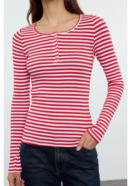 Stil Kadın Çıtçıtlı Fitted Vücuda Oturan Fitilli Esnek Bluz Regular Örme Slim Kalıp modelleri