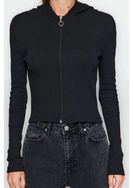Kadın Şık Crop Kapüşonlu Yaka Slim Kalıp Örme ve Fermuarlı Fitilli Fitted Vücuda Oturan Esnek Bluz