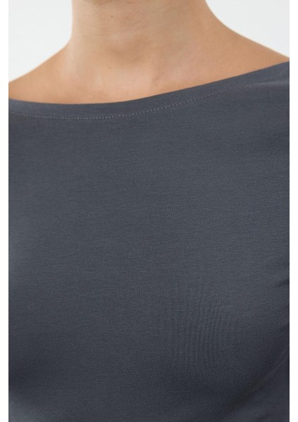 Kadın Regular Slim Kalıp Örme Derin Sırt Dekolteli Fitted Vücuda Oturan Pamuklu Esnek Bluz