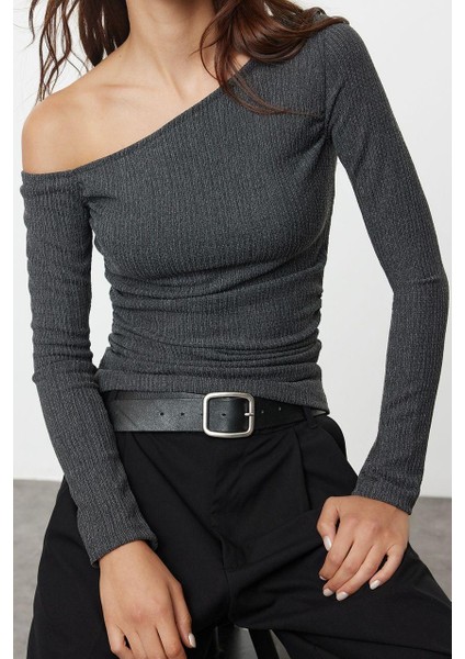 Stil Kadın Dokulu Asimetrik Büzgülü Vücuda Oturan Bluz Regular Örme Slim Kalıp