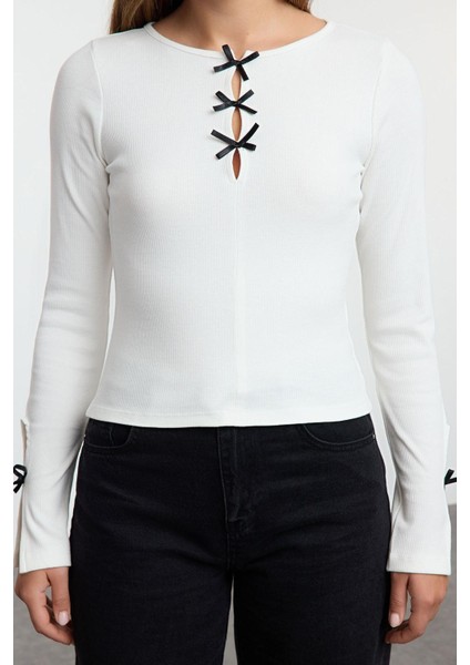 Stil Kadın Fiyonk ve Cut Out Detaylı Vücuda Oturan Bluz Regular Örme Slim Kalıp modelleri