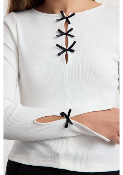 Stil Kadın Fiyonk ve Cut Out Detaylı Vücuda Oturan Bluz Regular Örme Slim Kalıp fırsatları