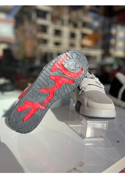 Travis Scot Sneaker fiyatları