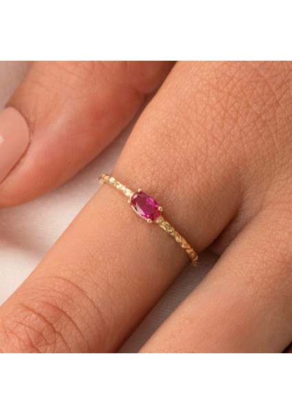 Gümüş Yüzük - Ruby Taşlı Dövülü Eskitme Minimal Tasarım Tektaş 925 Ayar Gümüş Yüzük