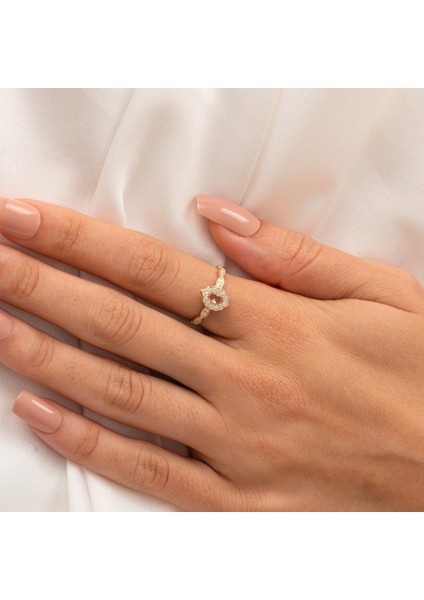 Altın Yüzük - Altın Yüzük - Oval Zultanit Taşlı Yanları Zirkon Taşlarla Süslemeli 14 Ayar Altın Kadın Yüzük indirimleri