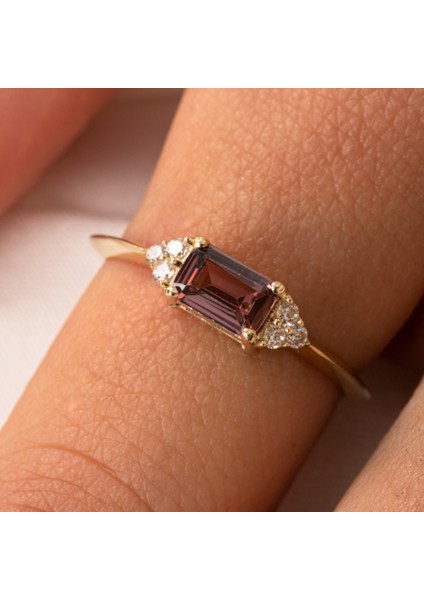 Altın Yüzük - 14 Ayar Altın Zümrüt Kesim Smoky Taşlı Minimal Yüzük - Eşe, Sevgiliye Hediye Yüzük modelleri