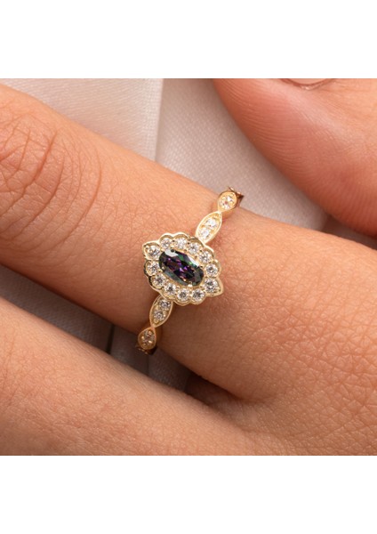 Altın Yüzük - 14 Ayar Altın Oval Mistik Topaz Taşlı Kadın Yüzük - Hediyelik Altın Yüzük