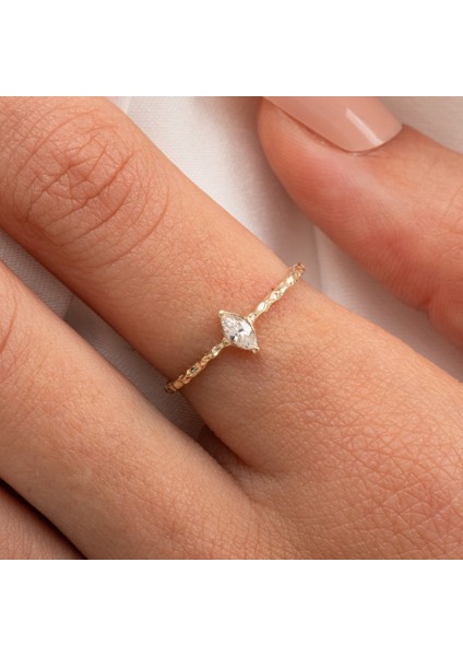 Altın Yüzük - Altın Yüzük - Signity (Swarovski) Taşlı El Yapımı Dövülü Eskitme Minimal 14 Ayar Altın Yüzük fiyatları