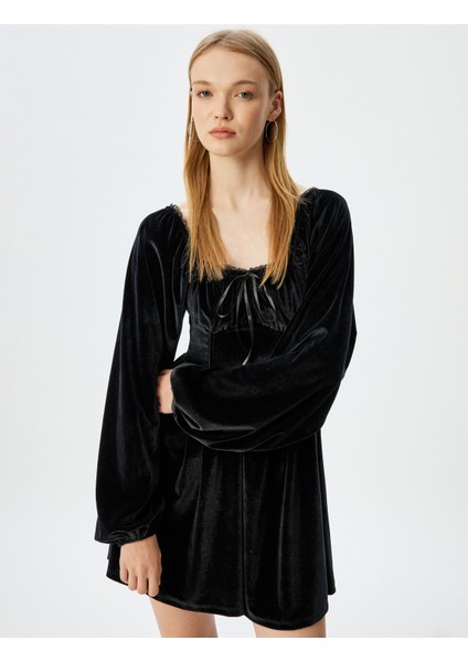 Mini Kadife Fiyonklu Dantelli Yaka Korse Detaylı Balon Kol Elbise