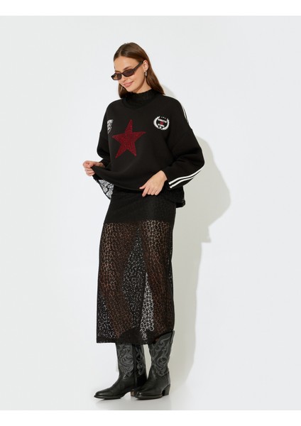 x Inji - Taşlı V Yaka Arkası Baskılı Biyeli Rahat Kalıp Kolej Sweatshirt fiyatları