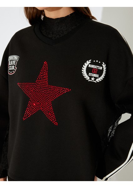 x Inji - Taşlı V Yaka Arkası Baskılı Biyeli Rahat Kalıp Kolej Sweatshirt indirimleri