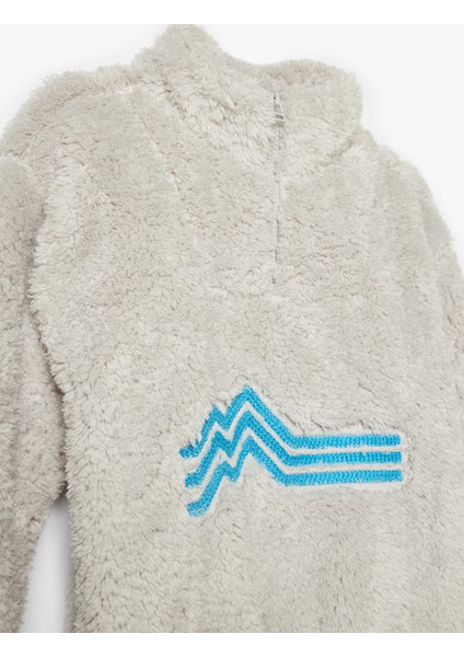 Peluş Sweat Yarım Fermuarlı Dik Yaka Işleme Detaylı modelleri