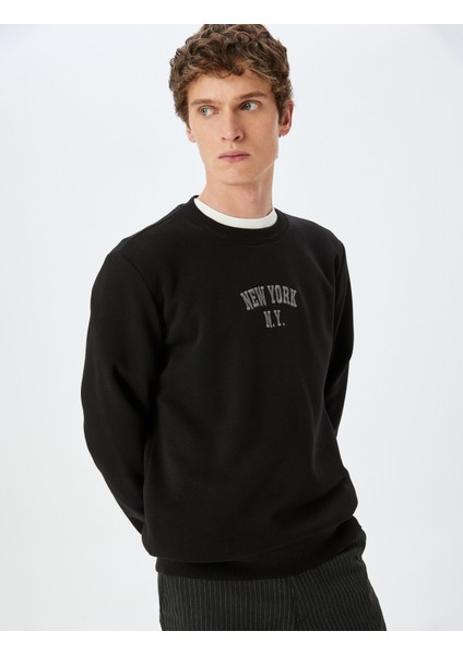 Bisiklet Yaka Slogan Işlemeli Sweatshirt