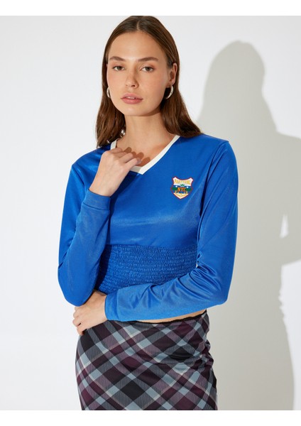 x Inji - V Yaka Kolej Nakışlı Biyeli Gipeli Uzun Kollu Slim Fit Tişört