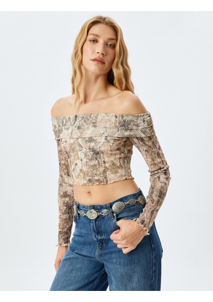 Uzun Kollu Yılan Derisi Baskılı Omzu Açık Crop Tişört modelleri