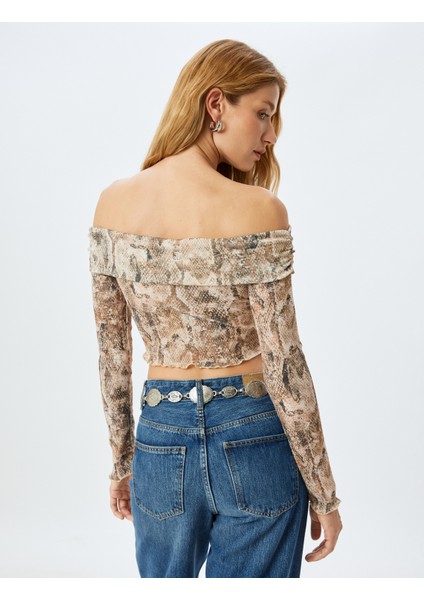 Uzun Kollu Yılan Derisi Baskılı Omzu Açık Crop Tişört fırsatları
