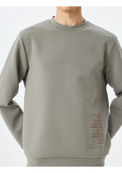 Bisiklet Yaka Pamuk Karışımlı Atatürk Baskılı Sweatshirt indirimleri