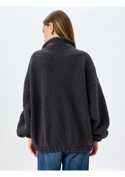 Dik Yaka Fermuarlı Cep Detaylı Peluş Oversize Sweatshirt