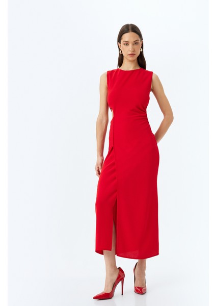 Yırtmaçlı Pencere Detaylı Yuvarlak Yaka Kolsuz Kruvaze Uzun Elbise