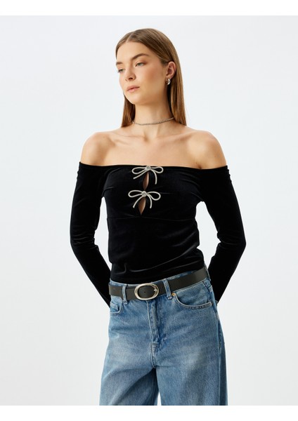 Metalik Fiyonk Detaylı Omzu Açık Kadife Bluz fiyatları