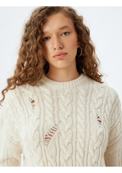 Bisiklet Yaka Saç Örgü Dokulu Yıpratılmış Triko Kazak