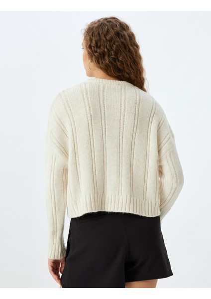 Bisiklet Yaka Saç Örgü Dokulu Yıpratılmış Triko Kazak fırsatları