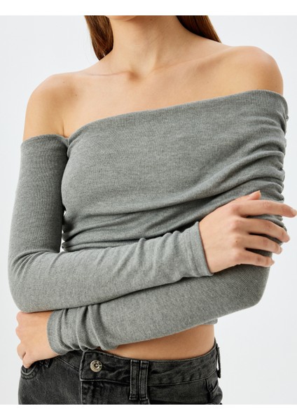 Uzun Kollu Slim Fit Asimetrik Omzu Açık Madonna Yaka Crop Tişört indirimleri