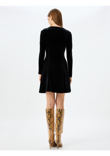 Uzun Kollu Kare Yaka Mini Kadife Elbise fırsatları