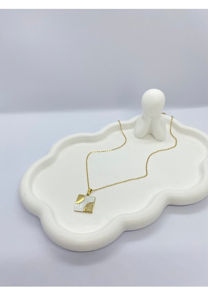 Lucky B&e Beyaz Sedefli Karo Model Çelik Kolye Gold modelleri