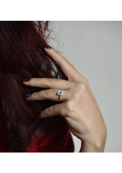 Baget Beyaz Altın Tektaş Yüzük 0.60 Karat fiyatları