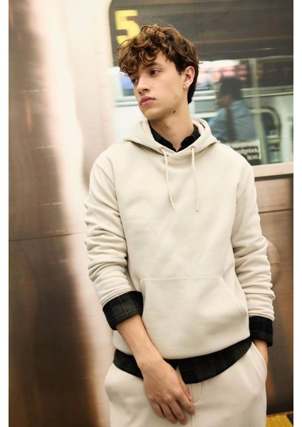 X8283 Regular Fit Kapüşonlu Cepli Içi Yumuşak Tüylü Basic Düz Sweatshirt modelleri
