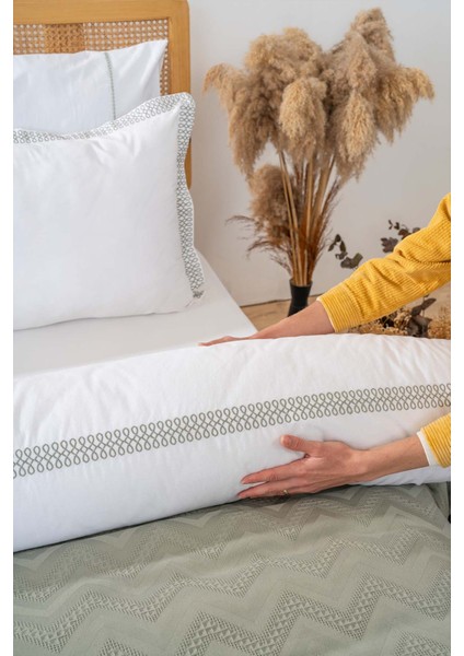 Noemi Yeşil Çift Kişilik 4 Parça 220X240 cm Saten Çarşaflı Pike Takımı
