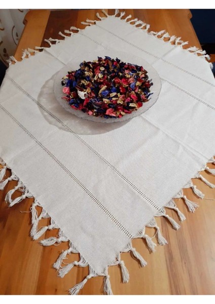 Buldan Bezi Krem Rengi Masa Örtüsü Püsküllü