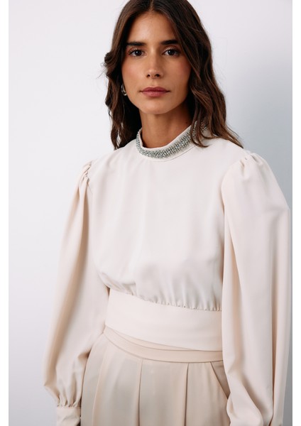 Yaka Aksesuarlı Bluz - Bej modelleri